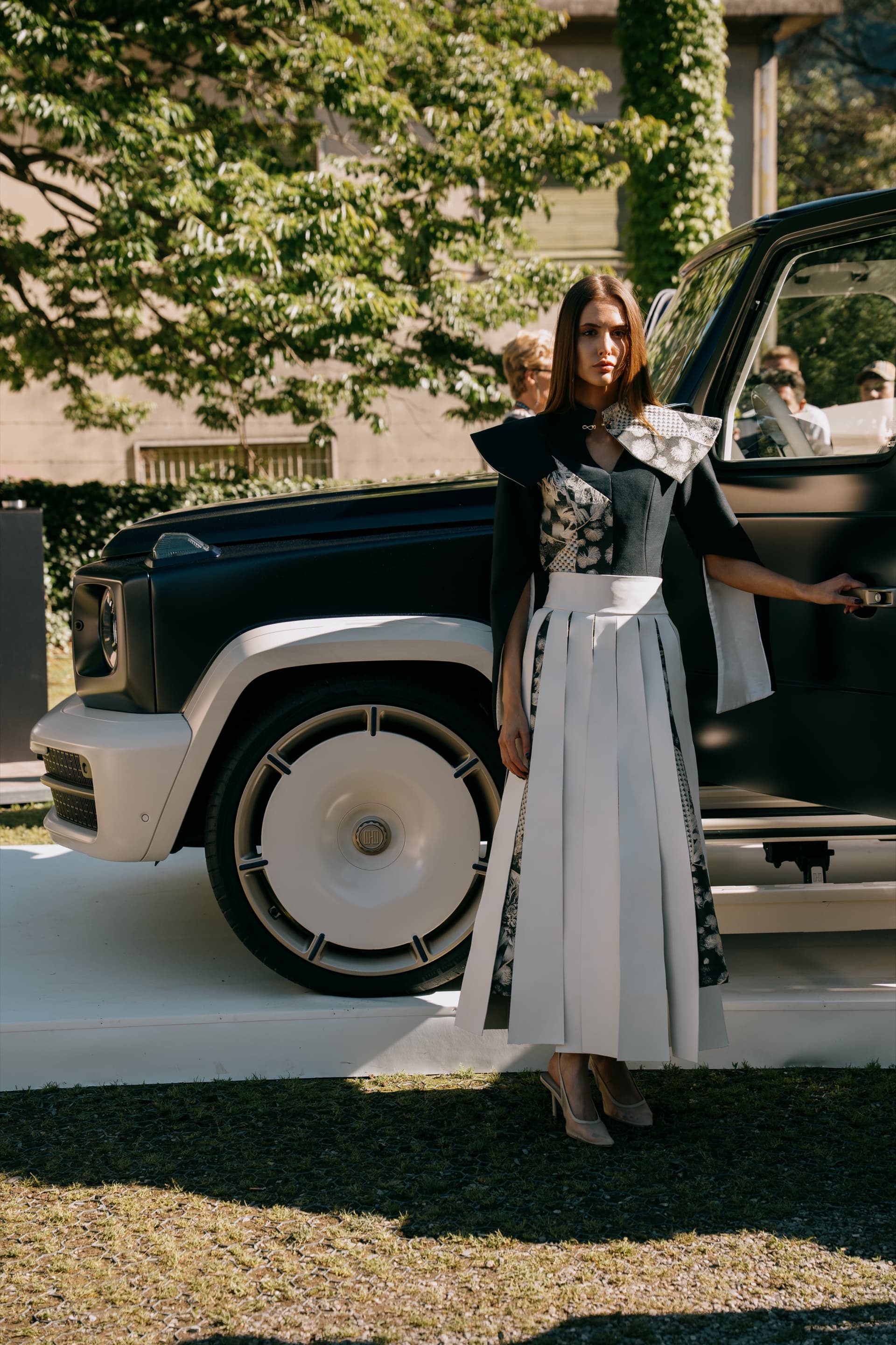 HOF Kinsō at Villa del Grumello - model in couture beside the composition, Fuori Concorso 2026