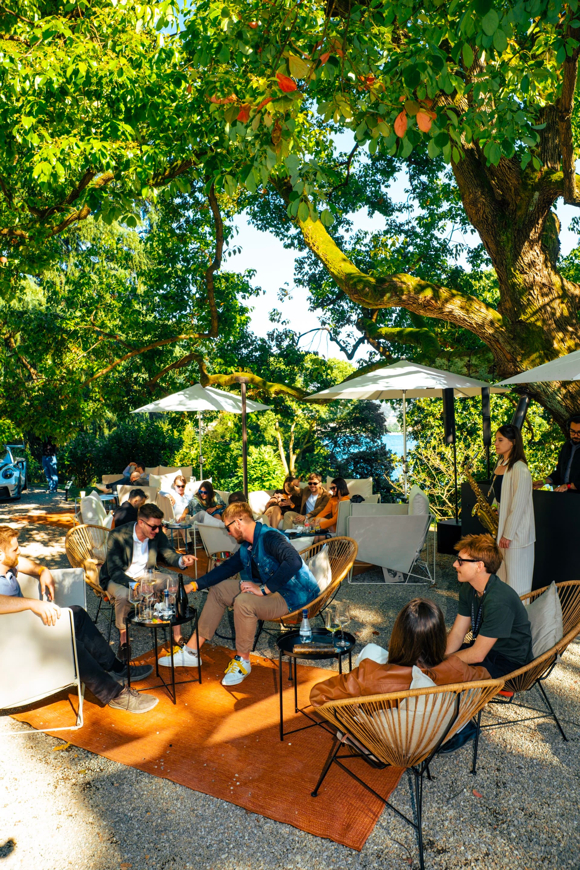Guests under the trees at Villa del Grumello
